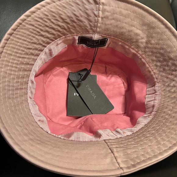 NEW WOMEN'S PRADA SOFT DUSTY PINK  RE-NYLON BUCKET HAT LOGO PLAQUE ONE SIZE - Picture 3 of 4